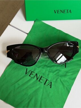 Bottega Veneta Cat Eye - Black